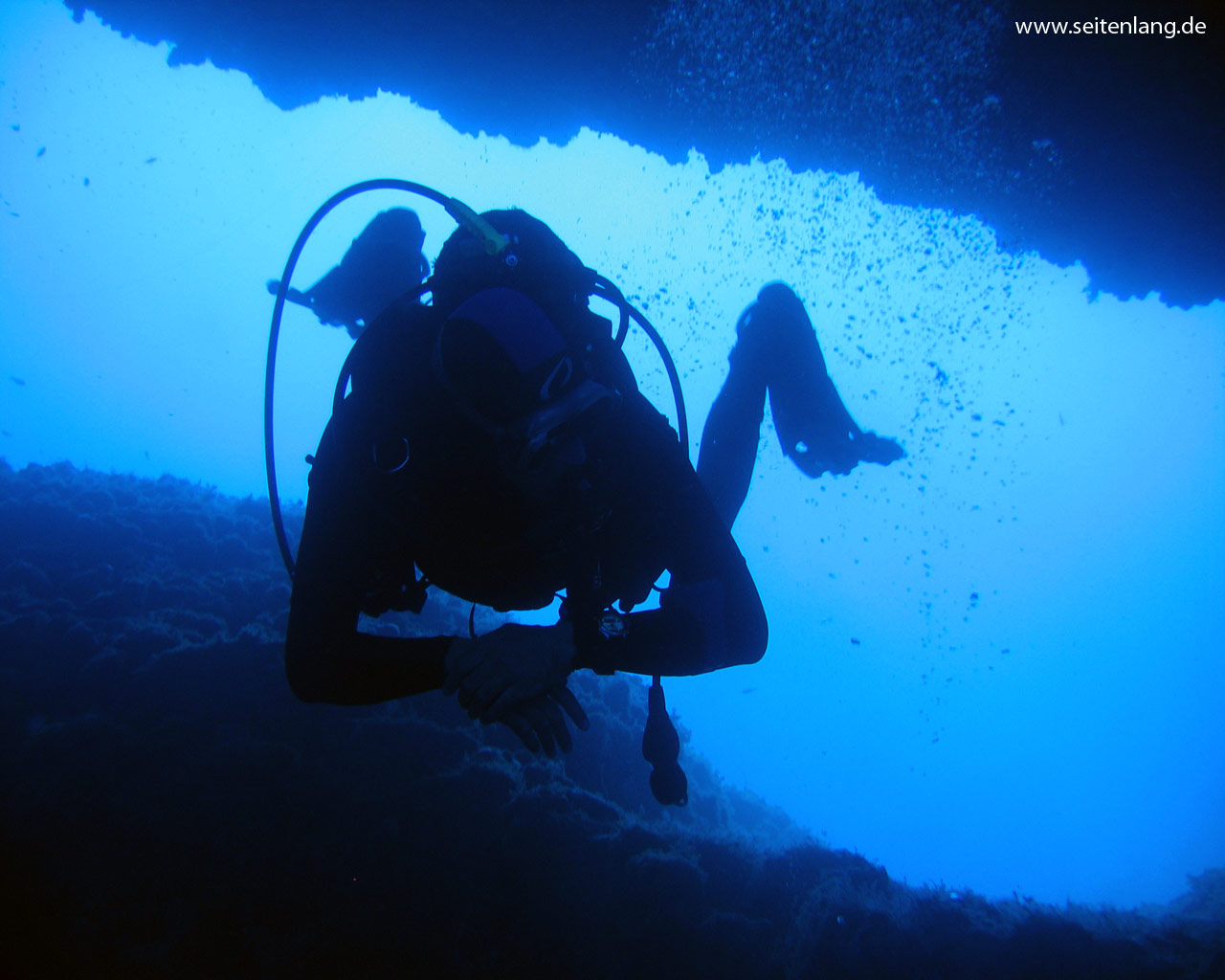 Taucher in Höhle, Gozo, Mittelmeer, Wallpaper